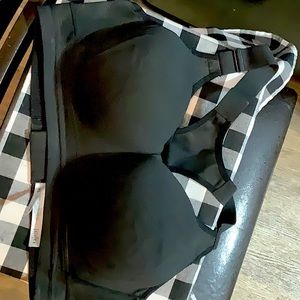 Victoria’s Secret sports bra size 38D